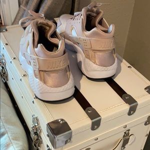 Nike Shoes - Nike huarache run girls Nike Shoes - Nike huarache run girls